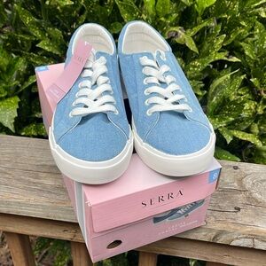 Ladies’ Casual Sneakers-Sz 8-new